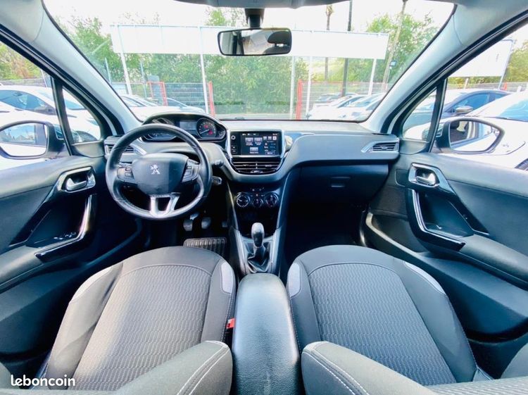 voiture occasion PEUGEOT 208 à la Réunion disponible sur noutlauto.re
