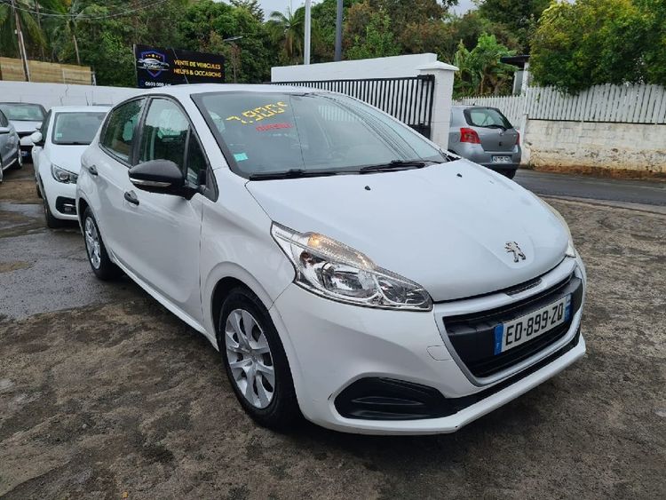 voiture occasion PEUGEOT 208 à la Réunion disponible sur noutlauto.re