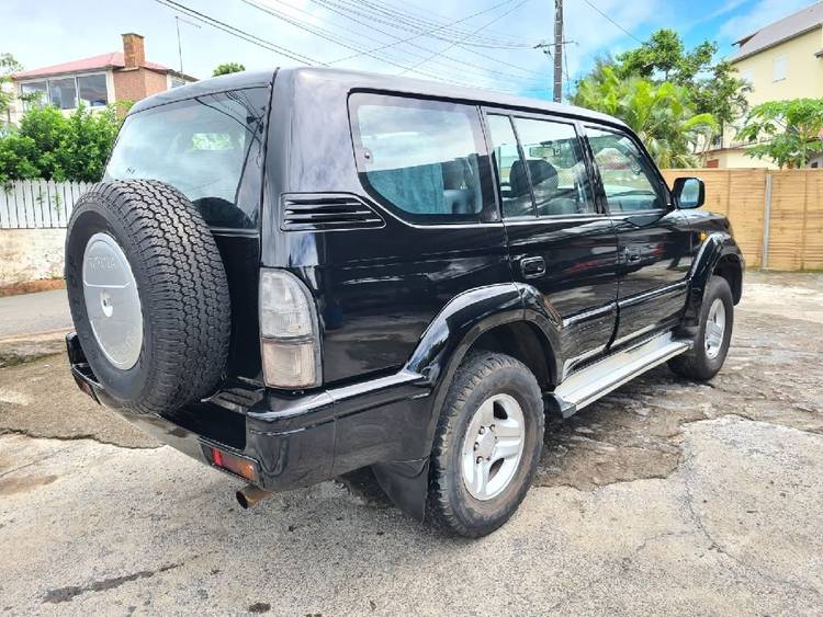 voiture occasion TOYOTA LAND CRUISER à la Réunion disponible sur noutlauto.re