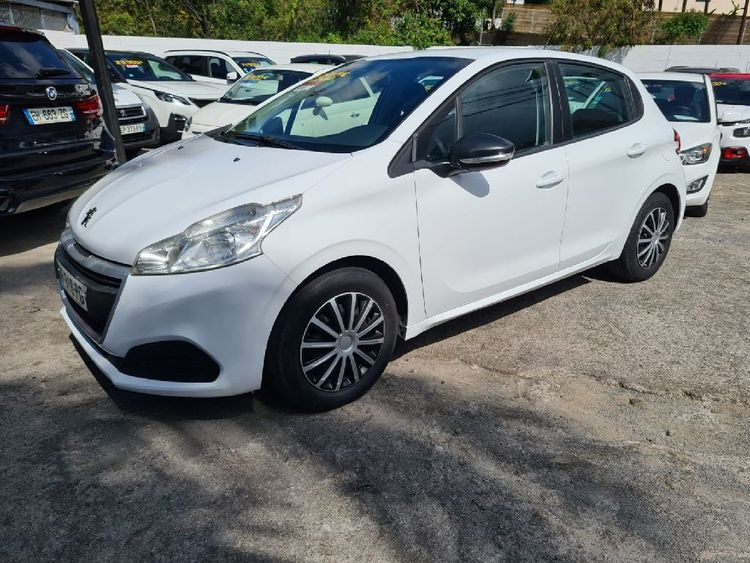 voiture occasion PEUGEOT 208 à la Réunion disponible sur noutlauto.re