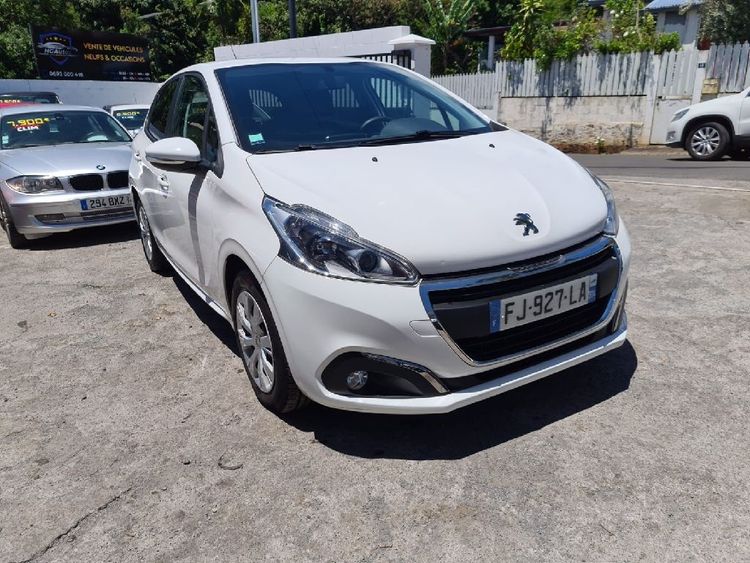 voiture occasion PEUGEOT 208 à la Réunion disponible sur noutlauto.re