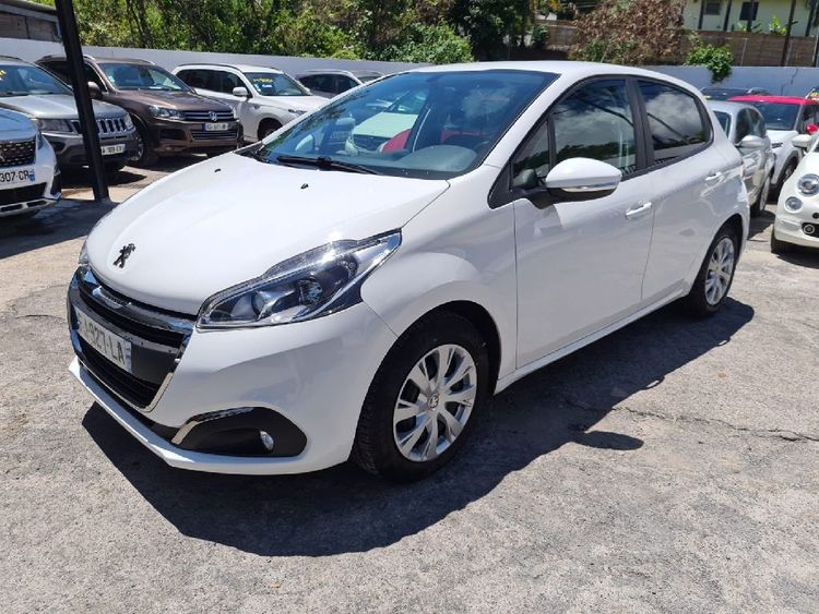 voiture occasion PEUGEOT 208 à la Réunion disponible sur noutlauto.re