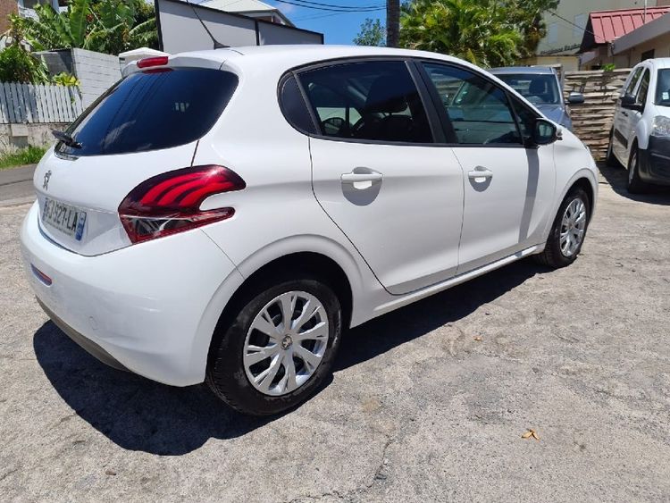 voiture occasion PEUGEOT 208 à la Réunion disponible sur noutlauto.re