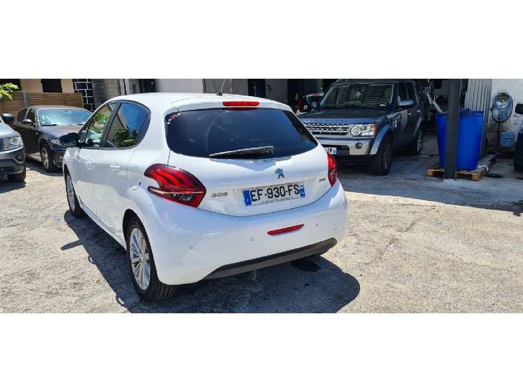 voiture occasion PEUGEOT 208 à la Réunion disponible sur noutlauto.re