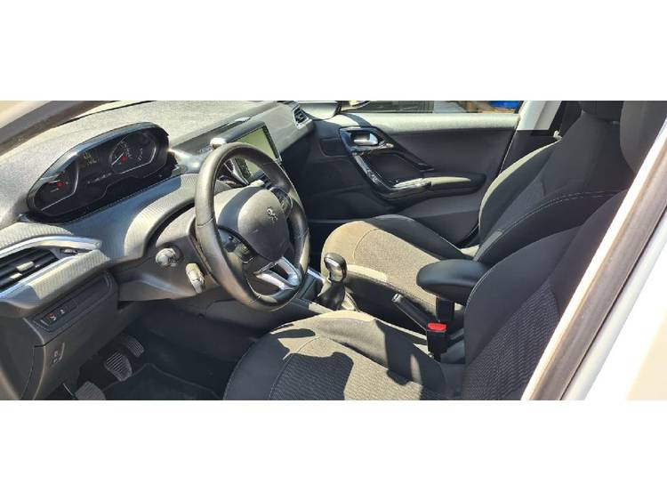 voiture occasion PEUGEOT 208 à la Réunion disponible sur noutlauto.re