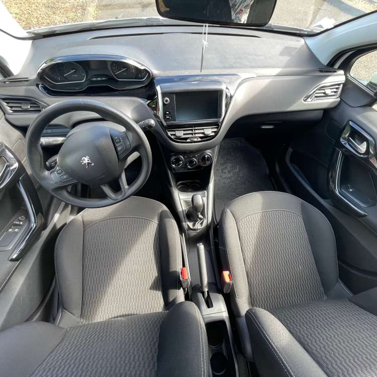 voiture occasion PEUGEOT 208 à la Réunion disponible sur noutlauto.re