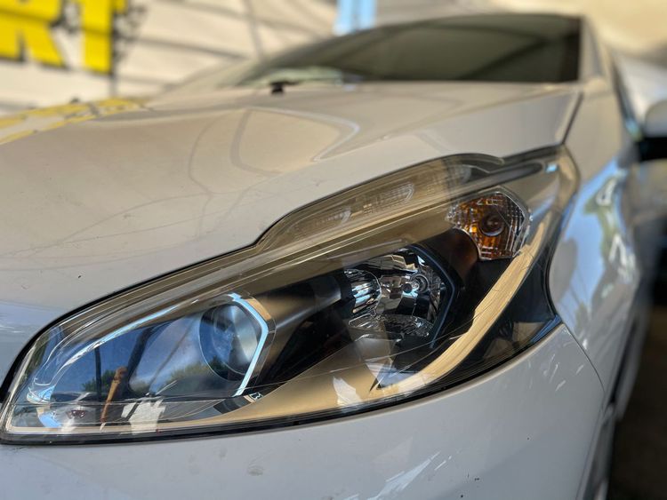 voiture occasion PEUGEOT 208 à la Réunion disponible sur noutlauto.re