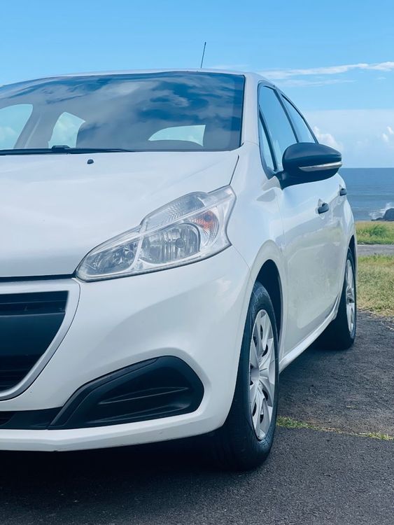 voiture occasion PEUGEOT 208 à la Réunion disponible sur noutlauto.re