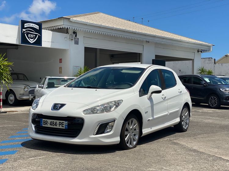 voiture occasion PEUGEOT 308 à la Réunion disponible sur noutlauto.re