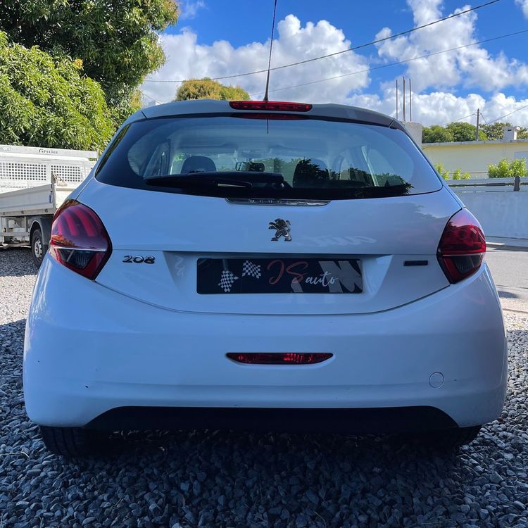 voiture occasion PEUGEOT 208 à la Réunion disponible sur noutlauto.re