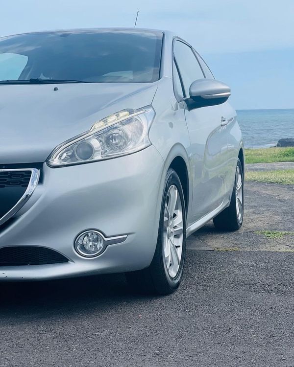 voiture occasion PEUGEOT 208 à la Réunion disponible sur noutlauto.re