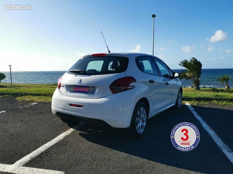 voiture occasion PEUGEOT 208 à la Réunion disponible sur noutlauto.re