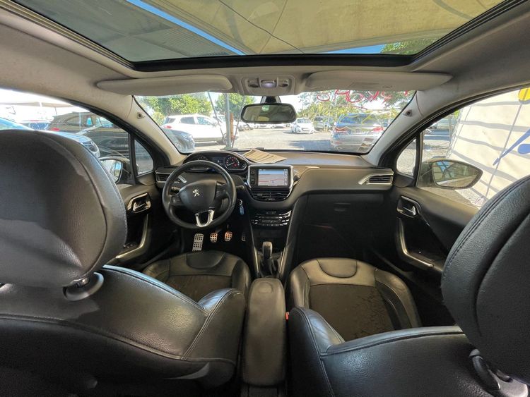 voiture occasion PEUGEOT 208 à la Réunion disponible sur noutlauto.re