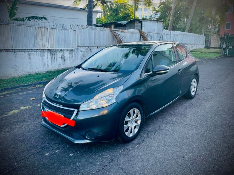 voiture occasion PEUGEOT 208 à la Réunion disponible sur noutlauto.re