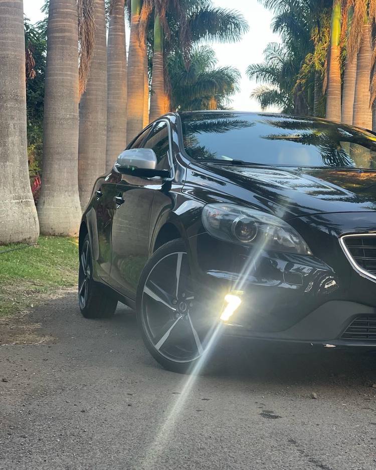 voiture occasion VOLVO V 40 à la Réunion disponible sur noutlauto.re