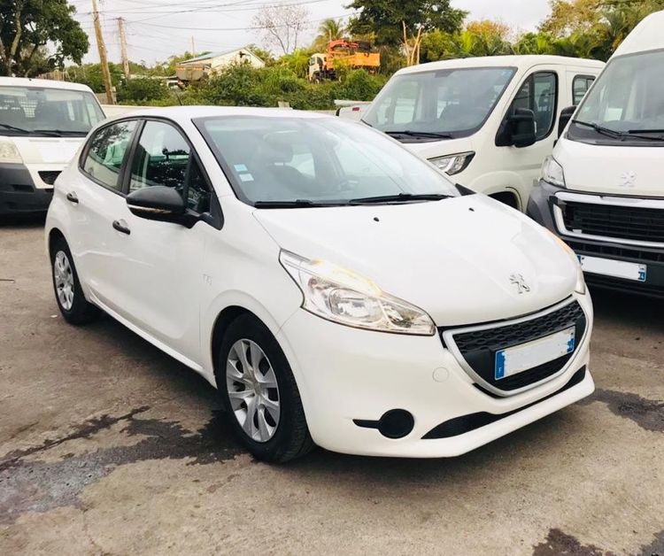 voiture occasion PEUGEOT 208 à la Réunion disponible sur noutlauto.re