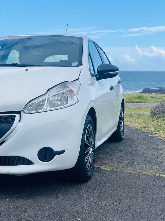 voiture occasion PEUGEOT 208 à la Réunion disponible sur noutlauto.re