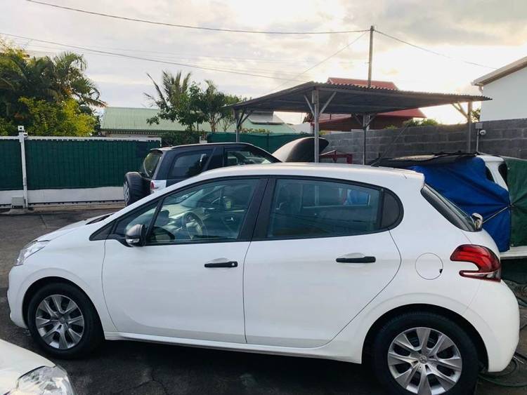 voiture occasion PEUGEOT 208 à la Réunion disponible sur noutlauto.re