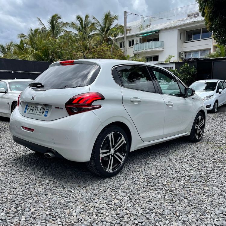 voiture occasion PEUGEOT 208 à la Réunion disponible sur noutlauto.re