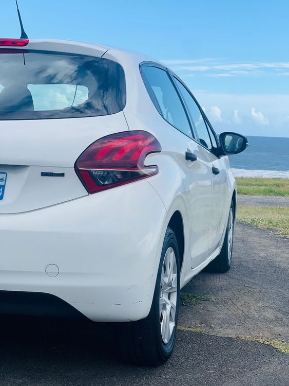 voiture occasion PEUGEOT 208 à la Réunion disponible sur noutlauto.re