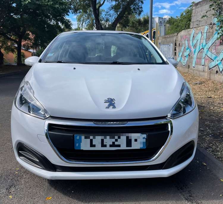 voiture occasion PEUGEOT 208 à la Réunion disponible sur noutlauto.re