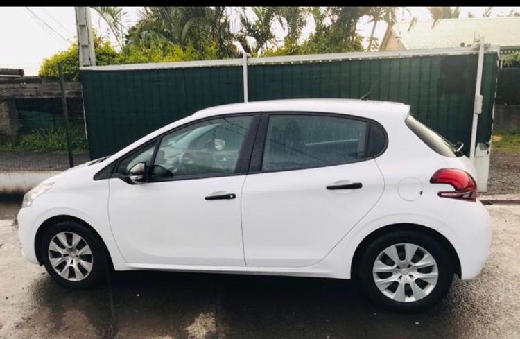 voiture occasion PEUGEOT 208 à la Réunion disponible sur noutlauto.re