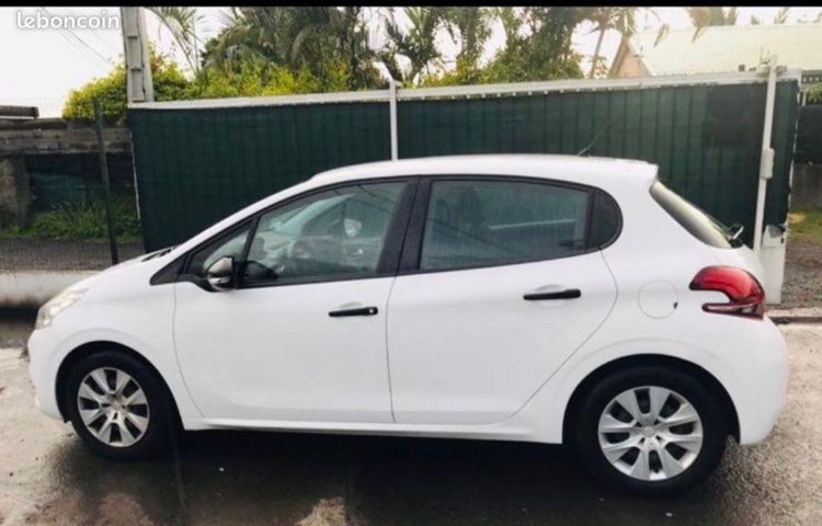 voiture occasion PEUGEOT 208 à la Réunion disponible sur noutlauto.re
