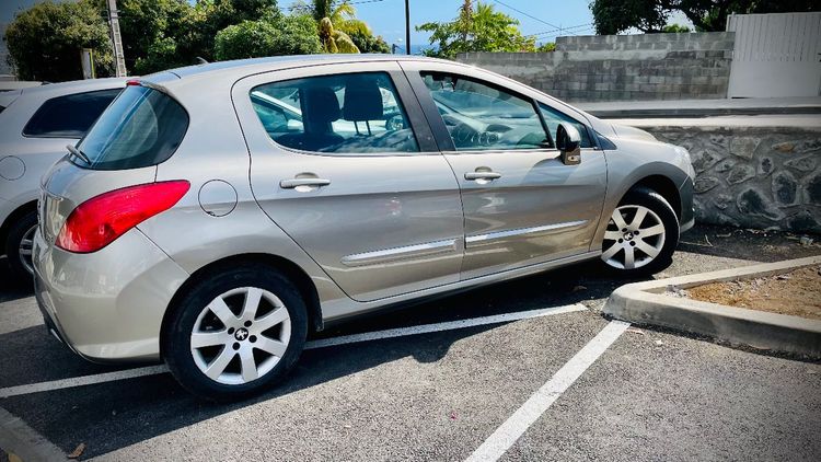 voiture occasion PEUGEOT 308 à la Réunion disponible sur noutlauto.re