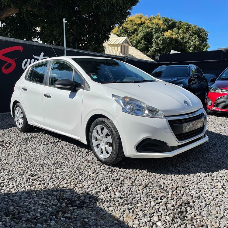 voiture occasion PEUGEOT 208 à la Réunion disponible sur noutlauto.re