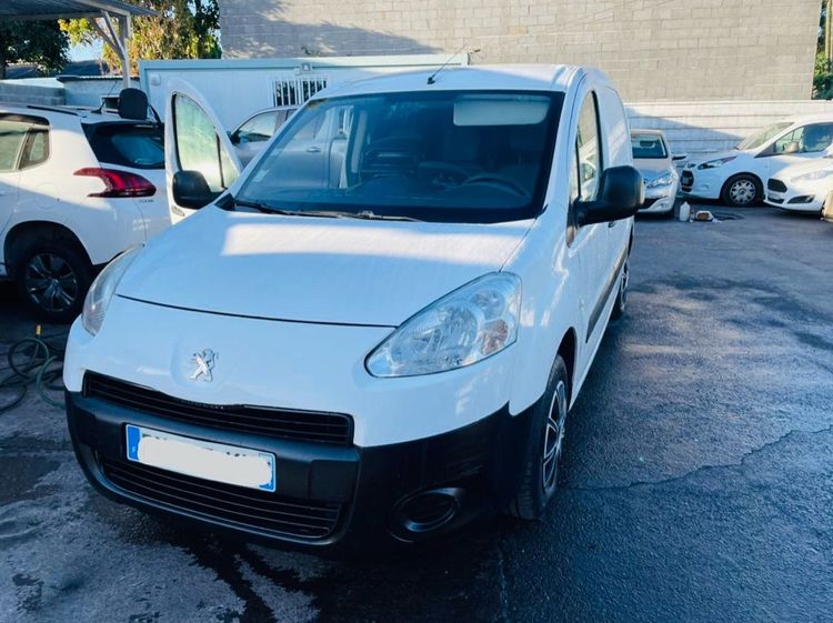 voiture occasion PEUGEOT PARTNER à la Réunion disponible sur noutlauto.re