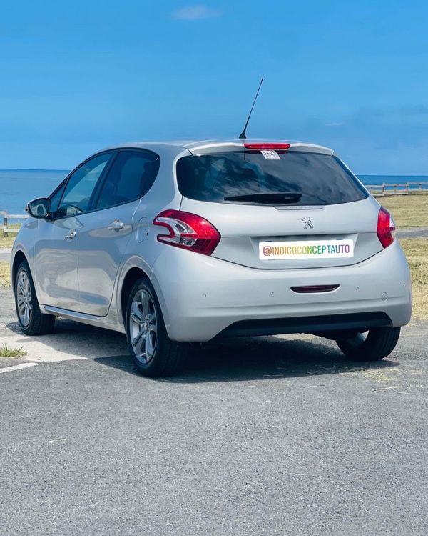 voiture occasion PEUGEOT 208 à la Réunion disponible sur noutlauto.re