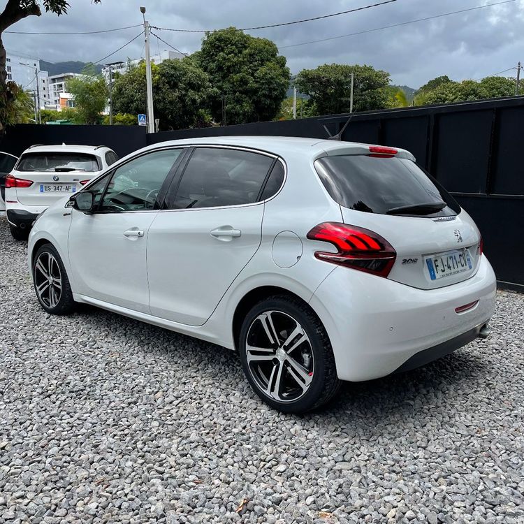 voiture occasion PEUGEOT 208 à la Réunion disponible sur noutlauto.re
