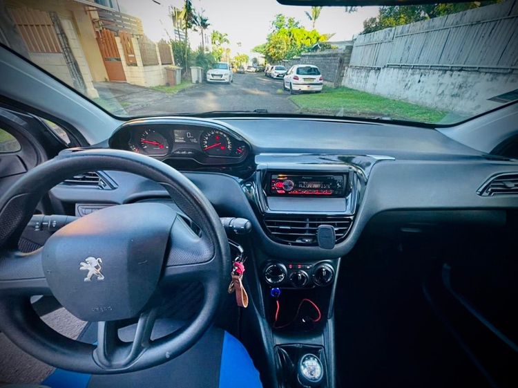 voiture occasion PEUGEOT 208 à la Réunion disponible sur noutlauto.re