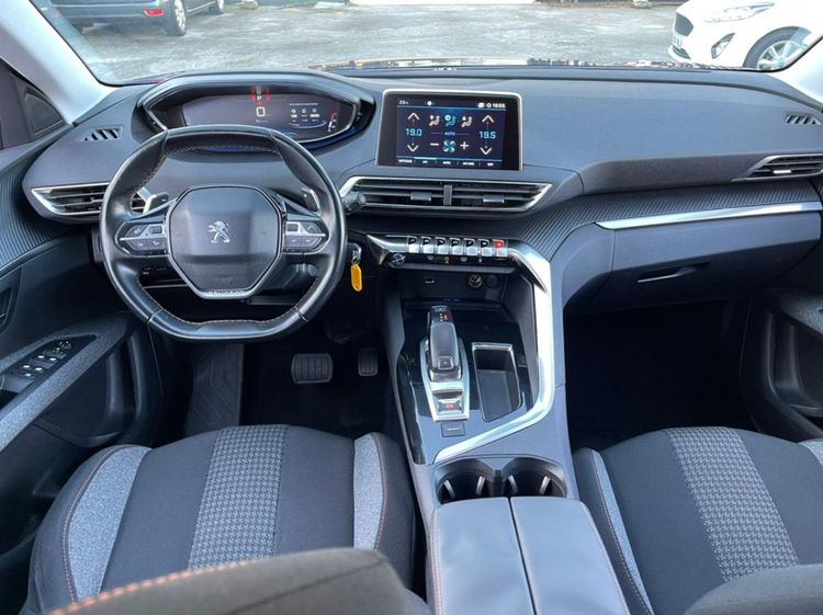voiture occasion PEUGEOT 3008 à la Réunion disponible sur noutlauto.re