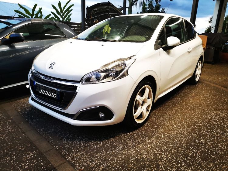 voiture occasion PEUGEOT 208 à la Réunion disponible sur noutlauto.re