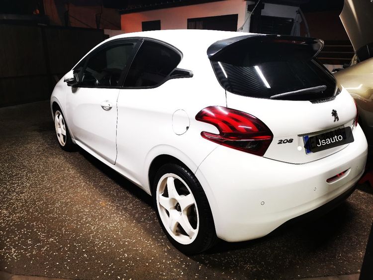 voiture occasion PEUGEOT 208 à la Réunion disponible sur noutlauto.re