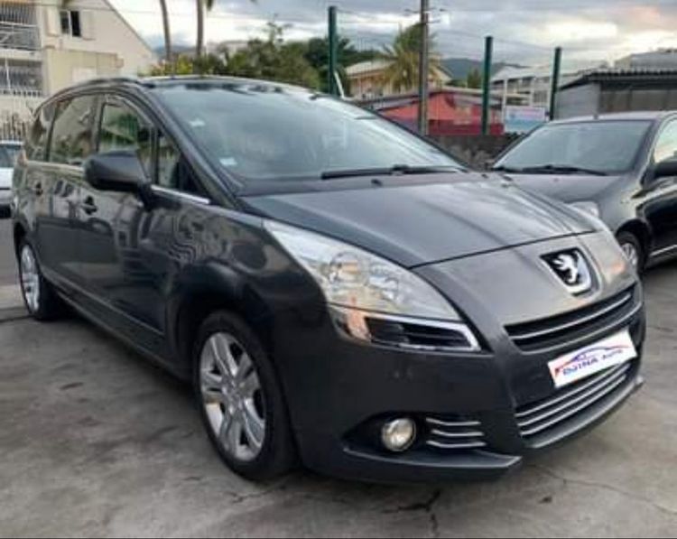 voiture occasion PEUGEOT 5008 à la Réunion disponible sur noutlauto.re