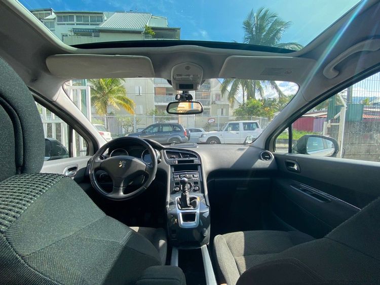 voiture occasion PEUGEOT 5008 à la Réunion disponible sur noutlauto.re
