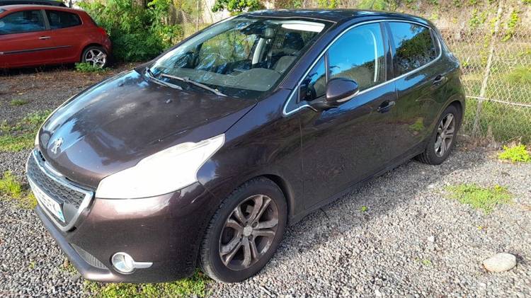 voiture occasion PEUGEOT 208 à la Réunion disponible sur noutlauto.re