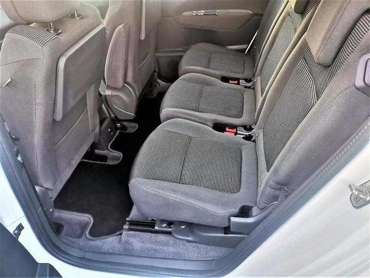 voiture occasion PEUGEOT 5008 à la Réunion disponible sur noutlauto.re