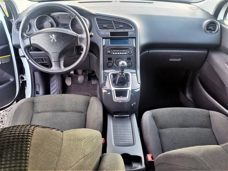 voiture occasion PEUGEOT 5008 à la Réunion disponible sur noutlauto.re