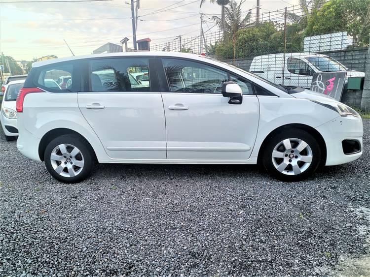 voiture occasion PEUGEOT 5008 à la Réunion disponible sur noutlauto.re
