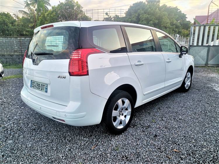 voiture occasion PEUGEOT 5008 à la Réunion disponible sur noutlauto.re