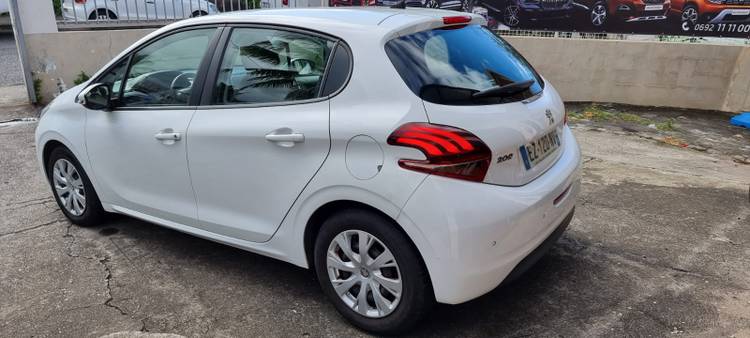 voiture occasion PEUGEOT 208 à la Réunion disponible sur noutlauto.re