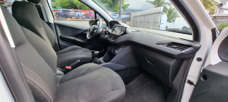 voiture occasion PEUGEOT 208 à la Réunion disponible sur noutlauto.re
