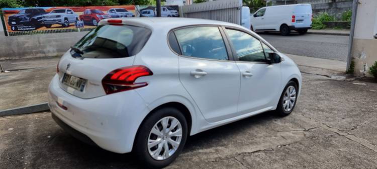 voiture occasion PEUGEOT 208 à la Réunion disponible sur noutlauto.re