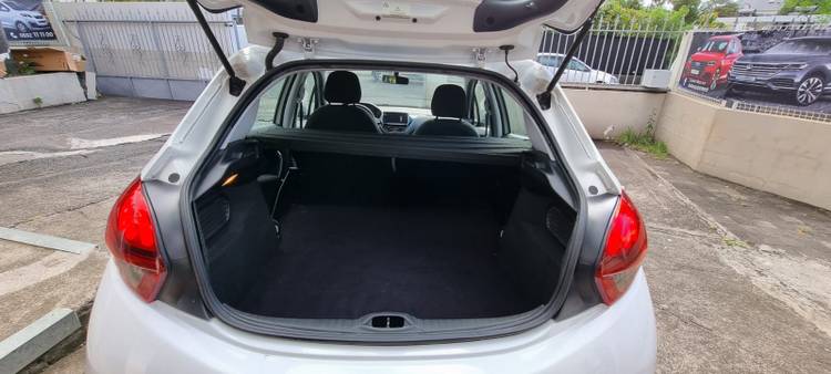 voiture occasion PEUGEOT 208 à la Réunion disponible sur noutlauto.re