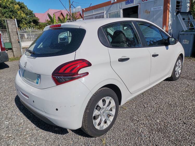 voiture occasion PEUGEOT 208 à la Réunion disponible sur noutlauto.re