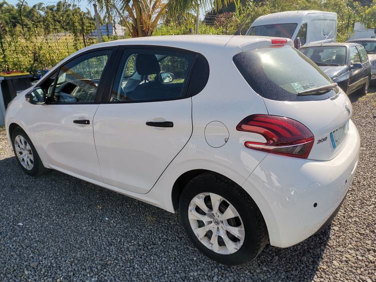 voiture occasion PEUGEOT 208 à la Réunion disponible sur noutlauto.re