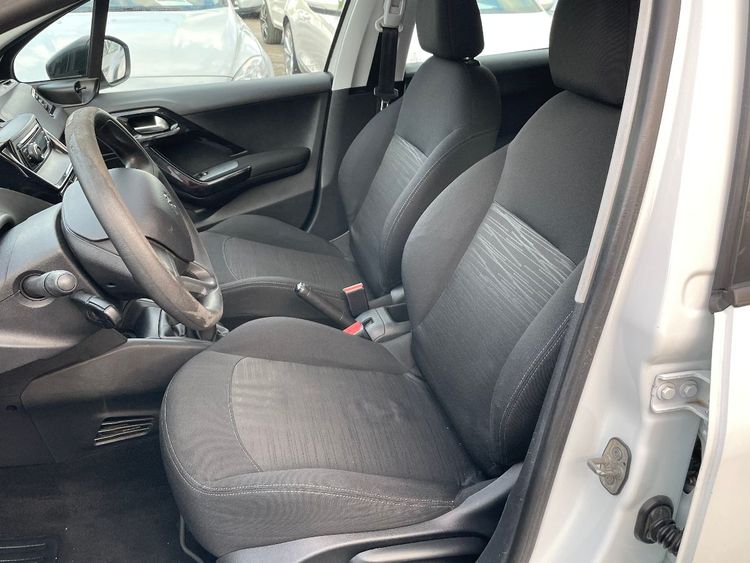 voiture occasion PEUGEOT 208 à la Réunion disponible sur noutlauto.re